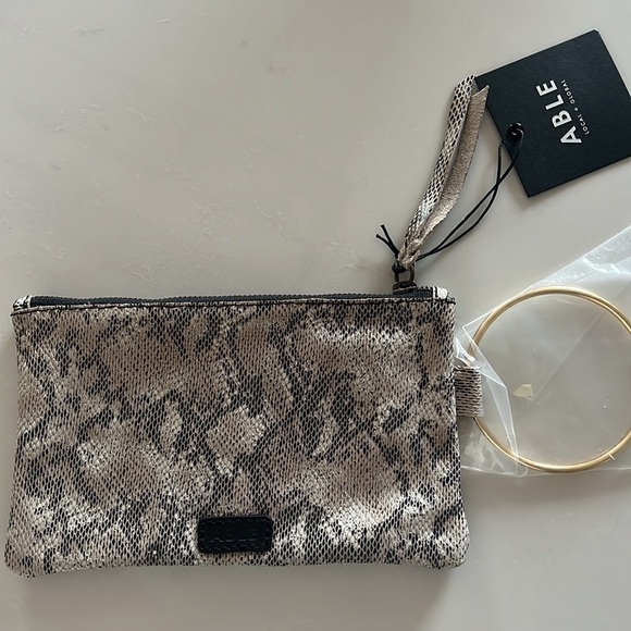 ABLE clutch/wristlet - Picture 3 of 4